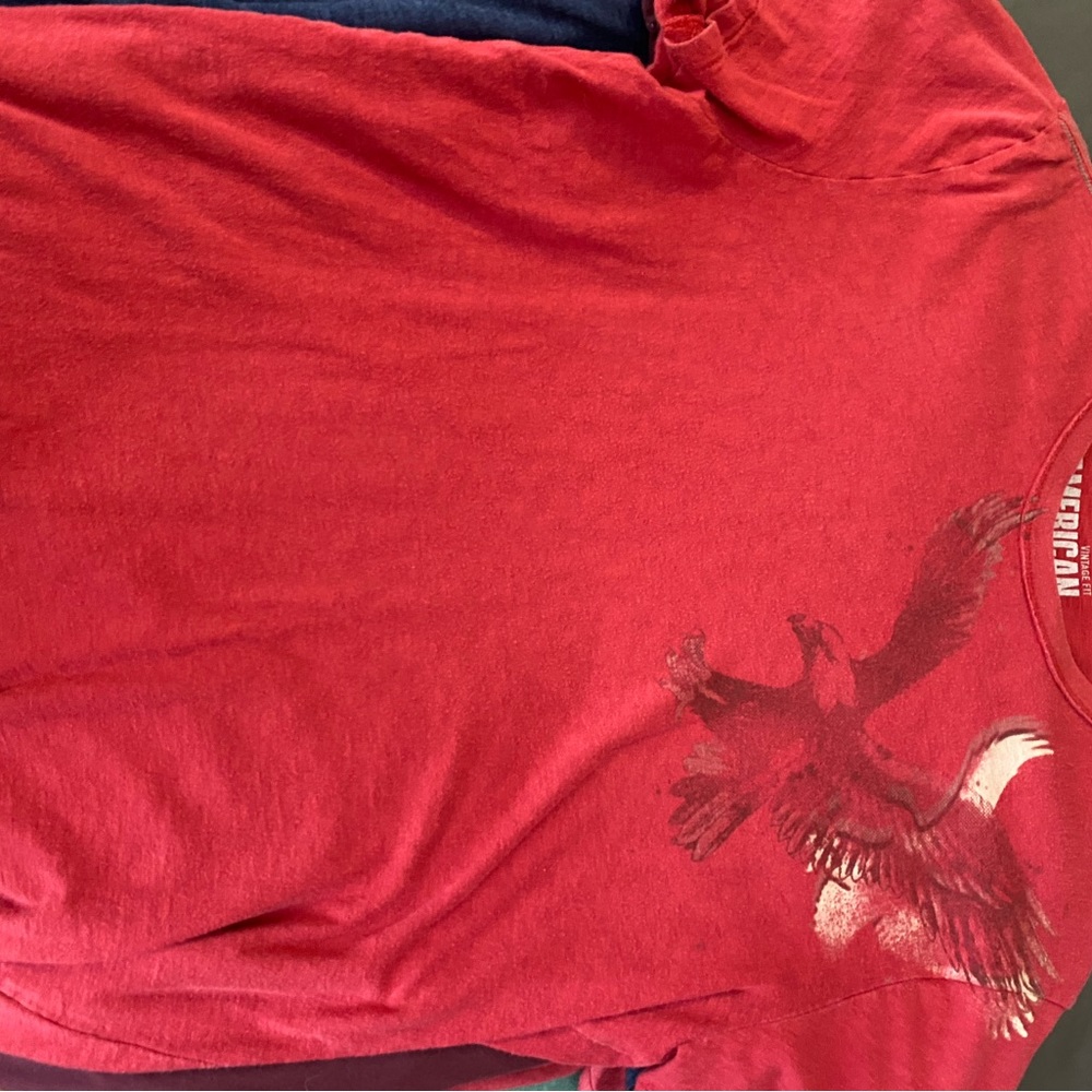 Men’s short sleeve T-shirt.